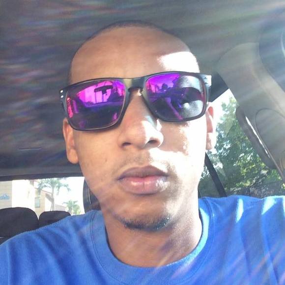 Meet your Posher, Carlos - Picture 1 of 1